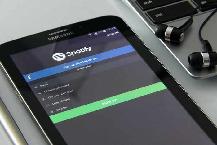 Podcast hozzáadása a Spotify lejátszási listához