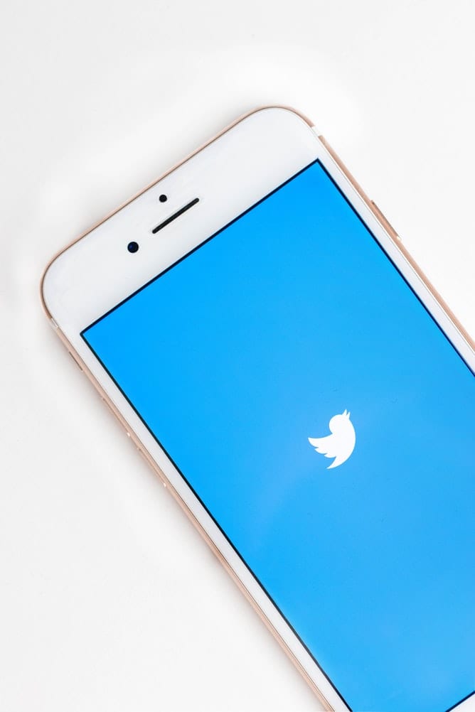 Hogyan lehet követni a fiók nélküli Twitter-felhasználókat