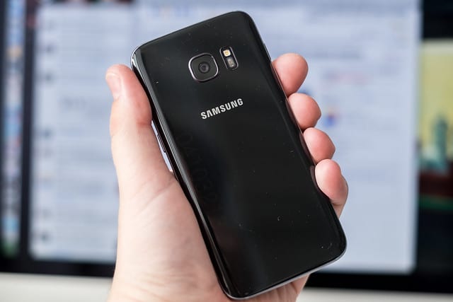 Ako nainštalovať a odinštalovať aplikácie na Galaxy J7 Refine