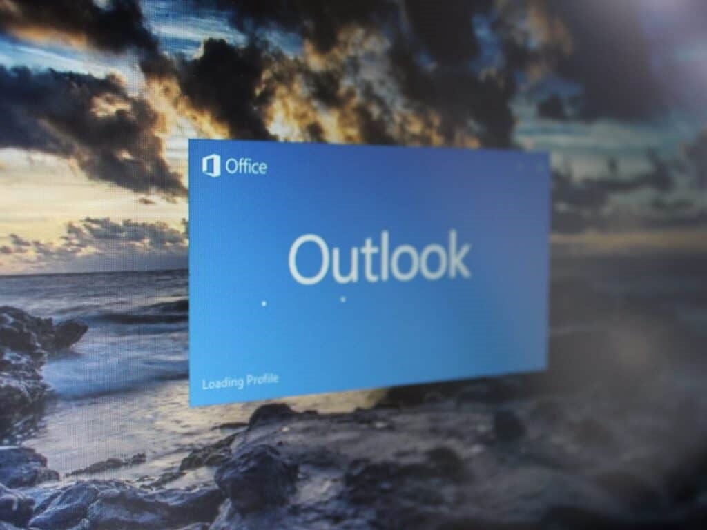Umsjón með póstinum þínum: skoðaðu þessar bestu venjur til að senda tölvupóst með Outlook á Windows 10