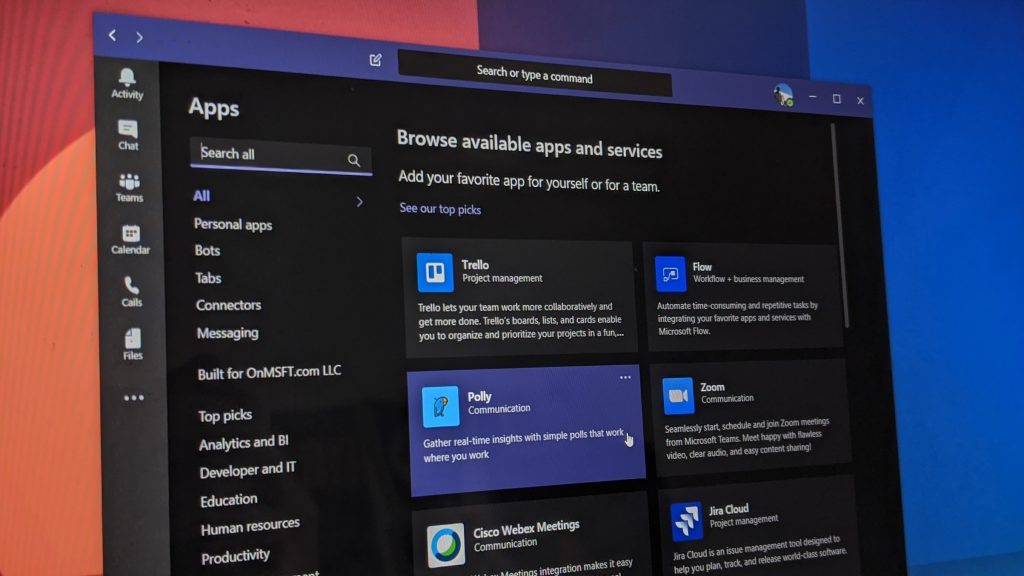 Bots, analitika, menaxhimi i projekteve dhe shumë më tepër: Si të shtoni aplikacione te Microsoft Teams