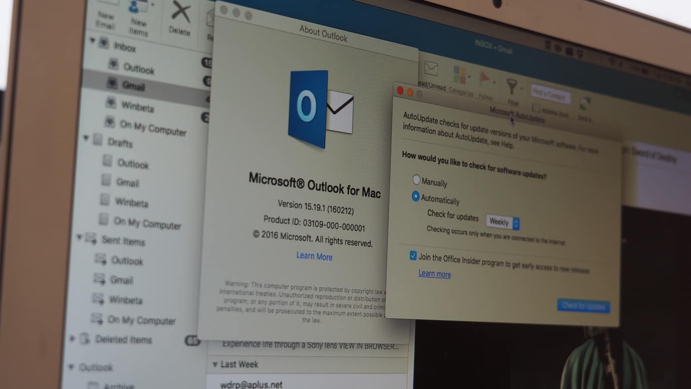 Yhteystietojen lisääminen Outlookiin Windows 10:ssä