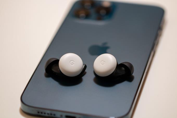 Ar galite naudoti „Pixel Buds“ su „iPhone“?