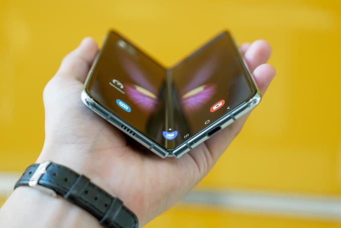 Samsung Galaxy Z Fold 2: Как да се свържете с компютър