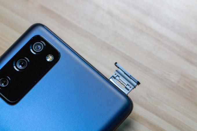 Kako vstaviti in odstraniti kartico SIM iz Samsung Galaxy S20 FE