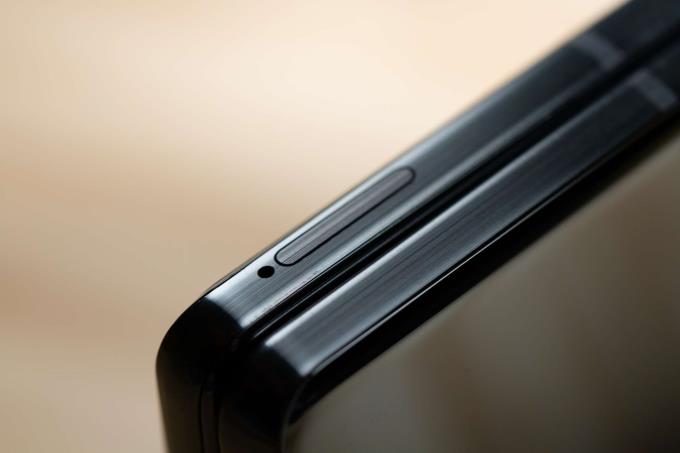 Com inserir i treure la targeta SIM del Samsung Galaxy Z Fold 2