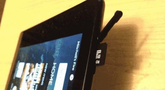 Kindle Fire: Vložte alebo vyberte SD kartu