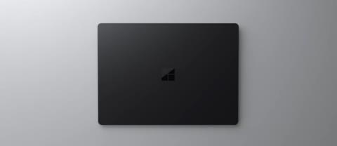 Разкрит Surface Laptop 2 с цял ден батерия и черно покритие