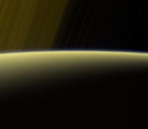 Cassini geimfar NASA hefur mætt brennandi dauða sínum þegar „Grand Finale“ lýkur verkefni sínu