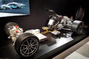 Mercedes-AMG Project One hibrīds tika prezentēts 2017. gada Frankfurtes autoizstādē: viss, ko mēs zinām