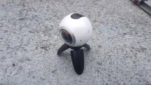 Samsung Gear 360 -arvostelu: Upea 360 asteen kamera, mutta se toimii hienosti vain Galaxy-puhelimien kanssa