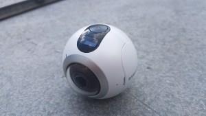 Преглед на Samsung Gear 360: Страхотна 360-градусова камера, но работи добре само с Galaxy телефони