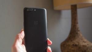 „OnePlus 5“ apžvalga: „OnePlus 5T“ yra dar geresnis, kai kaina nedidėja