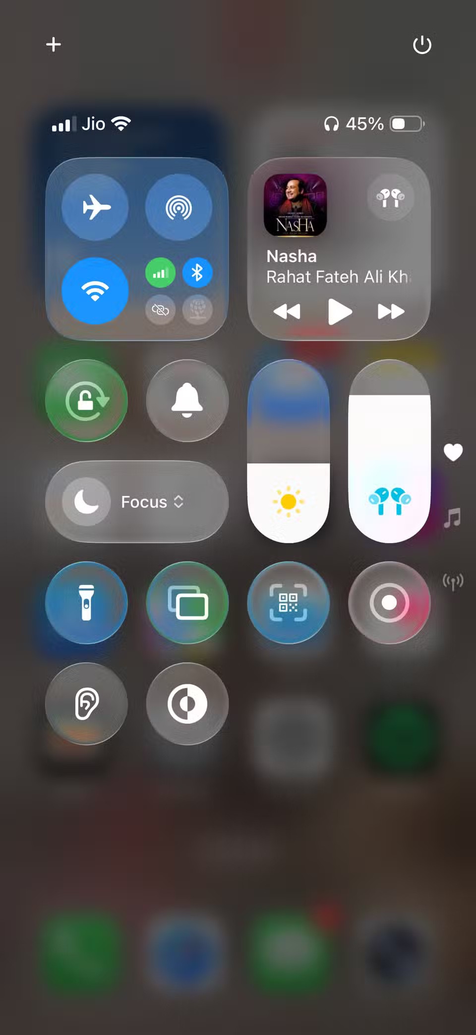 Kako uporabljati ozaveščenost o pogovorih in poslušanje v živo na AirPods