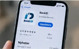 En telefon visar en appsida för BankID med en tydlig knapp för uppdatering