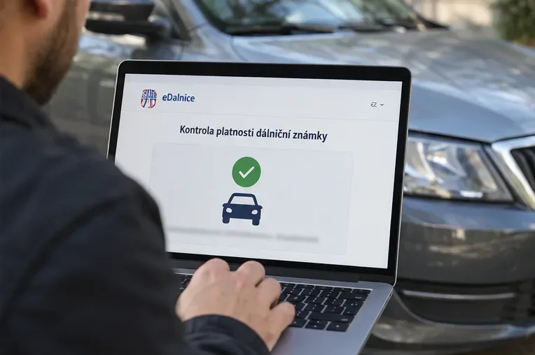 Co dělat, když zadáte špatnou SPZ při koupi dálniční známky?
