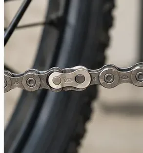Ako sňať reťaz z bicykla: Metódy s rýchlym spojom a nástrojom na reťaz
