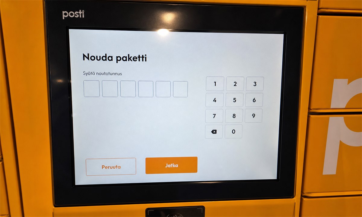 Pakettiautomaatin näyttö noutotunnuksen syöttämistä varten
