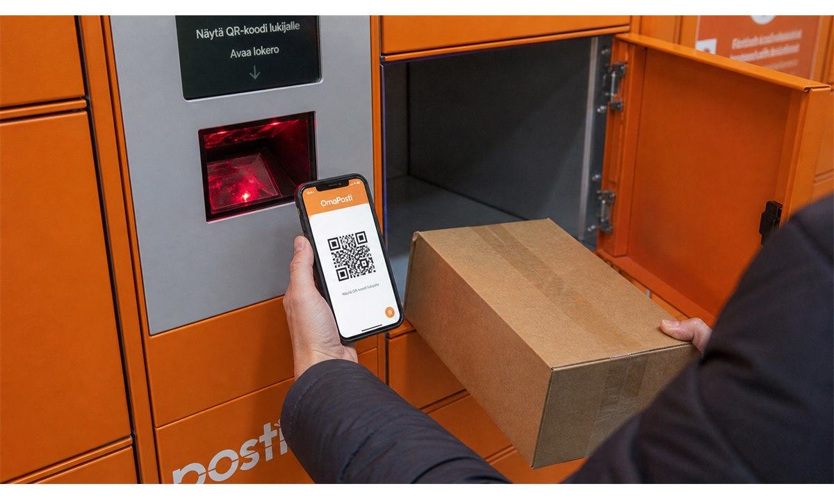 QR-koodin skannaus pakettiautomaatilla paketin jättämiseksi