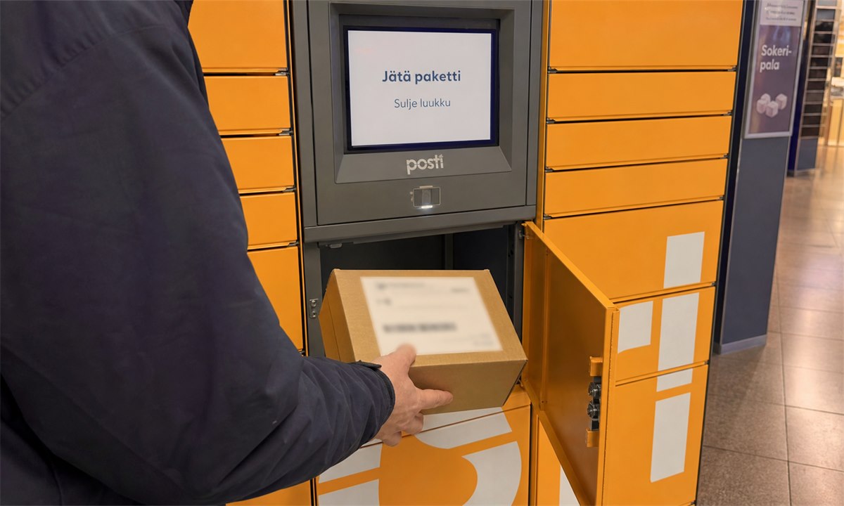 Paketin jättäminen Postin pakettiautomaattiin