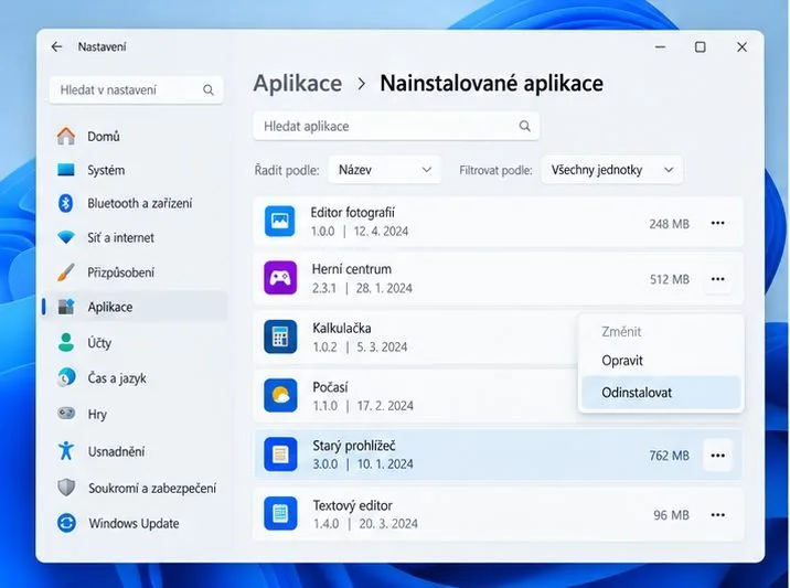 Seznam nainstalovaných aplikací ve Windows 11 s otevřenou nabídkou Odinstalovat.
