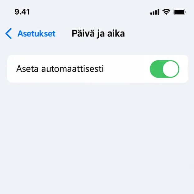 iPhonen Päivä ja aika -näkymä, jossa Aseta automaattisesti -kytkin on päällä